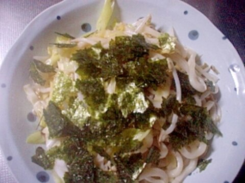 ネギ・もやし・キャベツ・海苔で焼きうどん☆